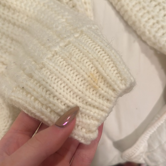 URBAN OUTFITTERS SWEATER - Picture 2 of 2